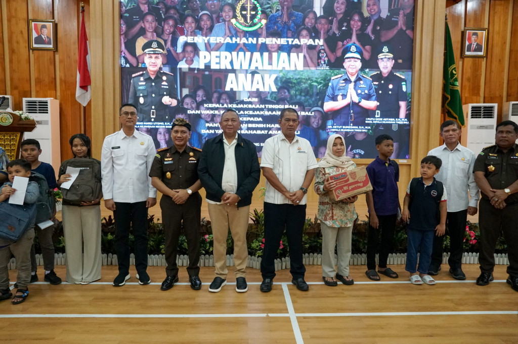 Sekda Surya Suamba Hadiri Penyerahan Perwalian Hak Anak